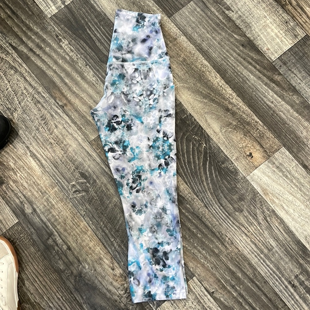 Lululemon legging- like new!!